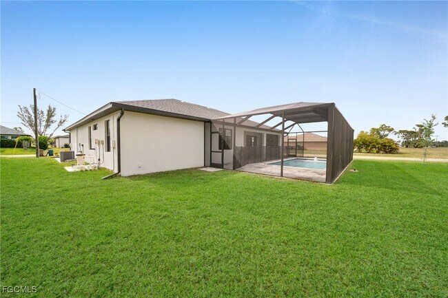 Building Photo - 1201 SW 8th Pl