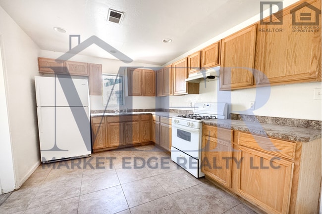 Building Photo - 2Bed/1Bath Home 24th St/Thomas Rd! $199 MOVE-IN SPECIAL! Ready for Immediate Move-In!