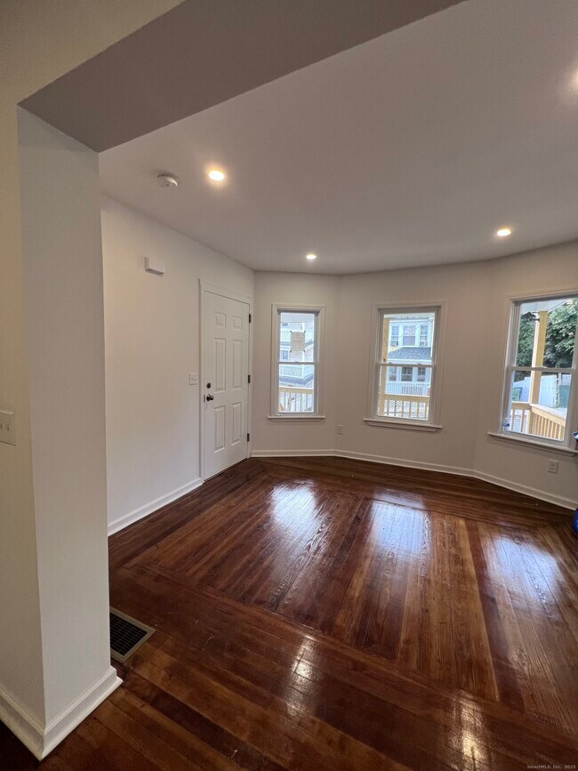 Building Photo - 36 Vermont St