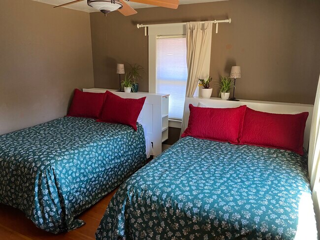 2 full beds - 130 Anthony St