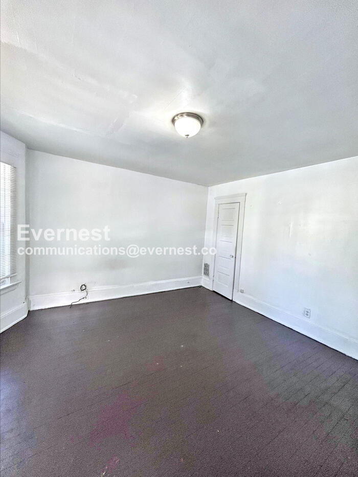 Building Photo - 2213 E 82nd St