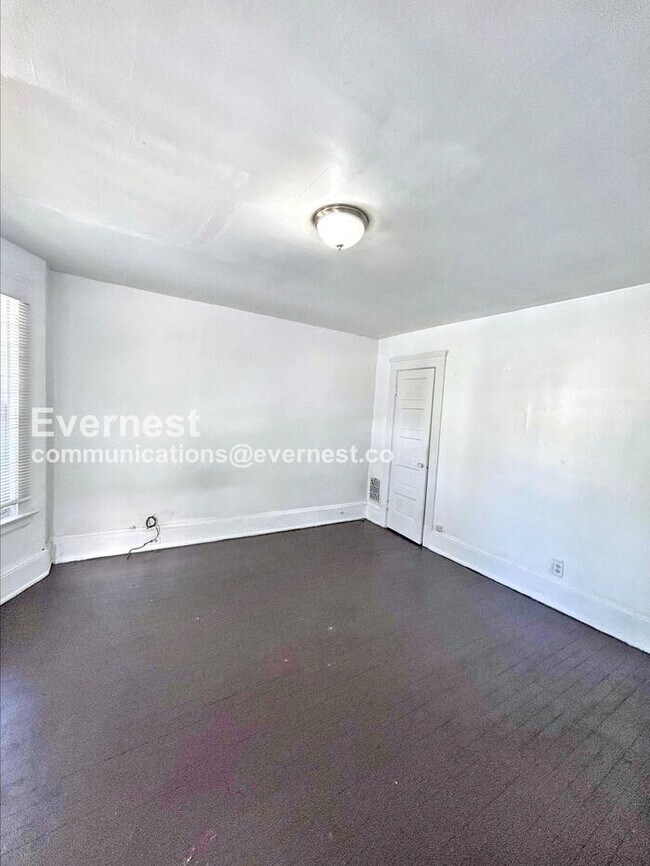 Building Photo - 2213 E 82nd St