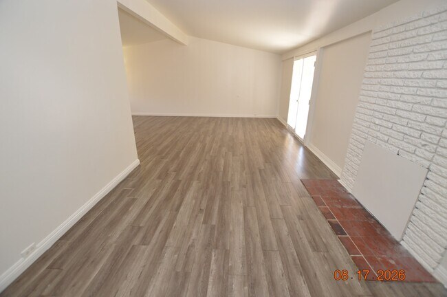 Building Photo - 5617 Evergreen Ave