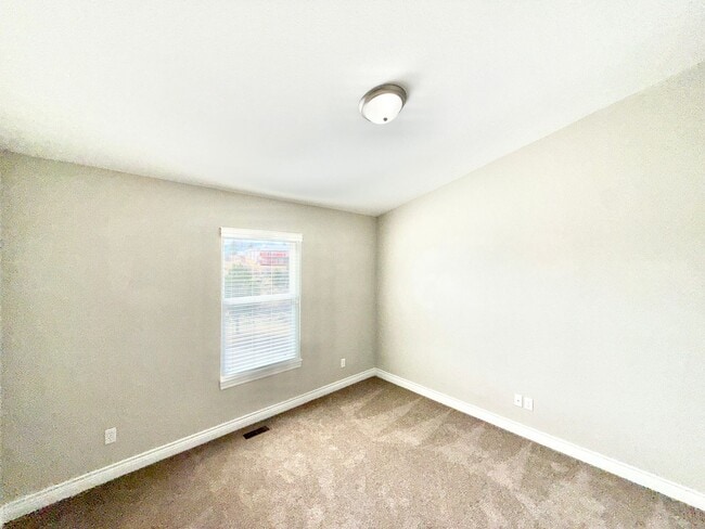 Building Photo - WELCOME HOME!