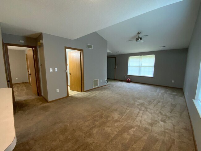 Building Photo - 3566-3568 Prescott Dr