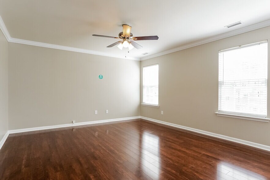 Building Photo - 4005 Bearmont Pl