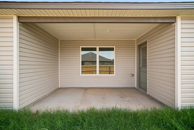 Building Photo - 2123 W 30th Pl