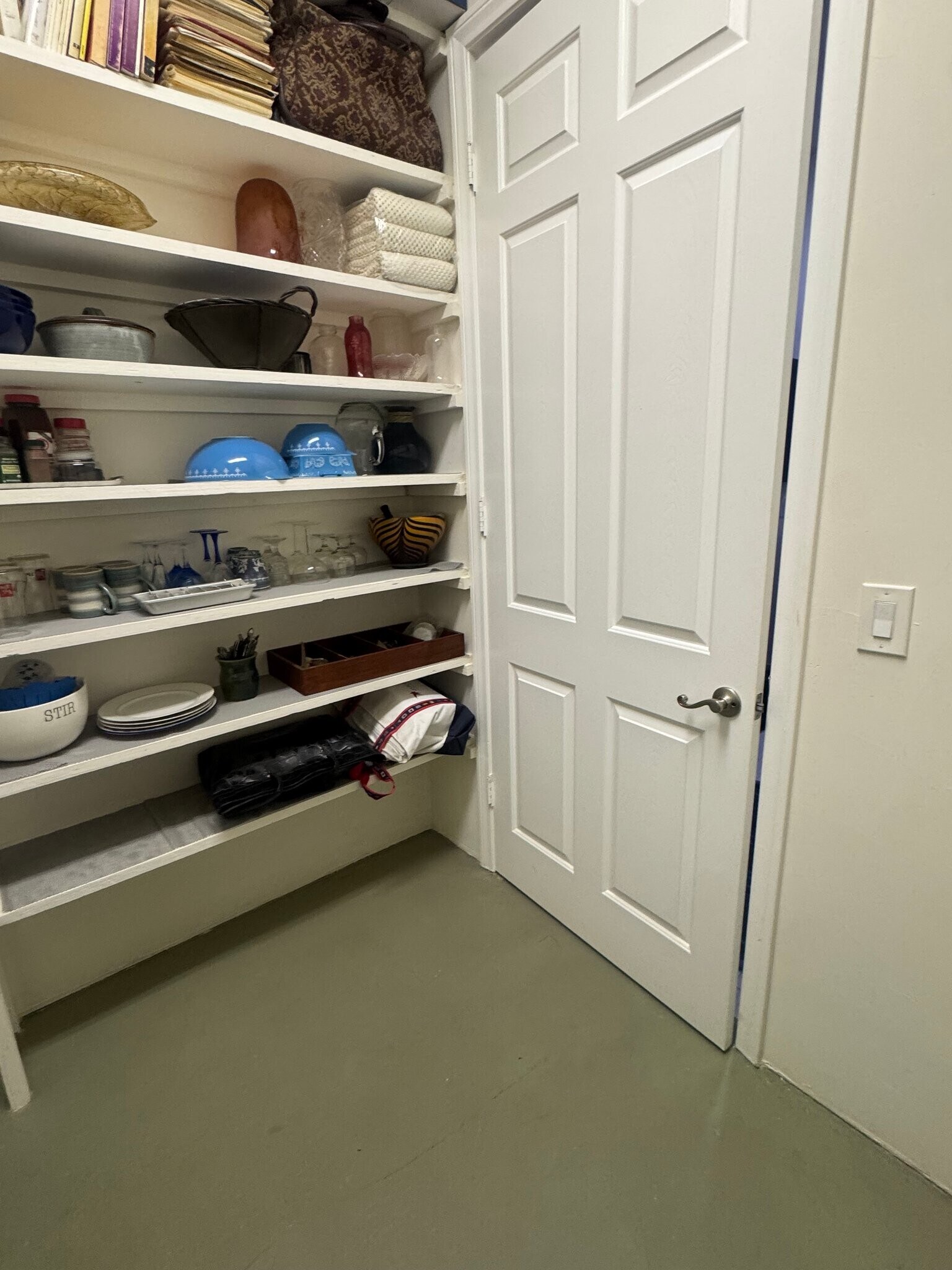 Building Photo - 15935 Mary Cir