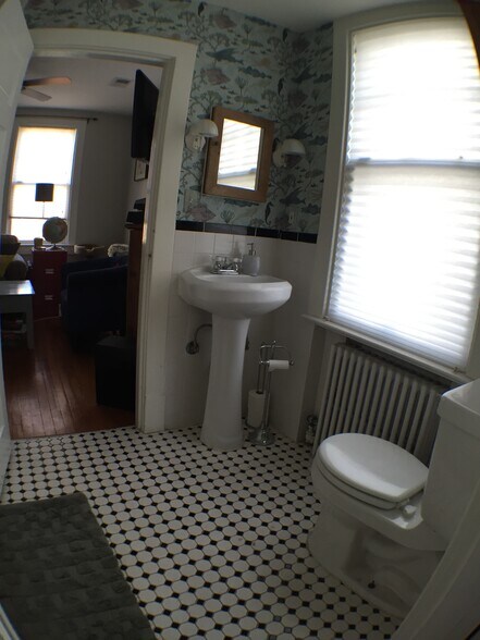 Building Photo - 1041 Taussig Place Northeast