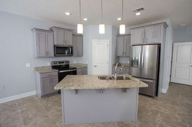 Building Photo - Great location! One block from DeVillier's Square and walking distance to Palafox.