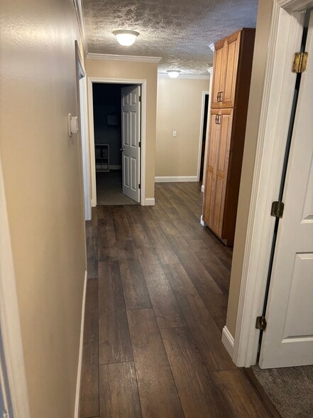 Building Photo - 303 Foxridge Dr