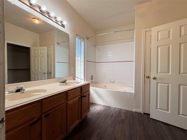 Building Photo - 13423 Agarita Ln