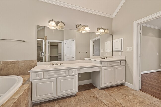 Building Photo - 5111 Inker St