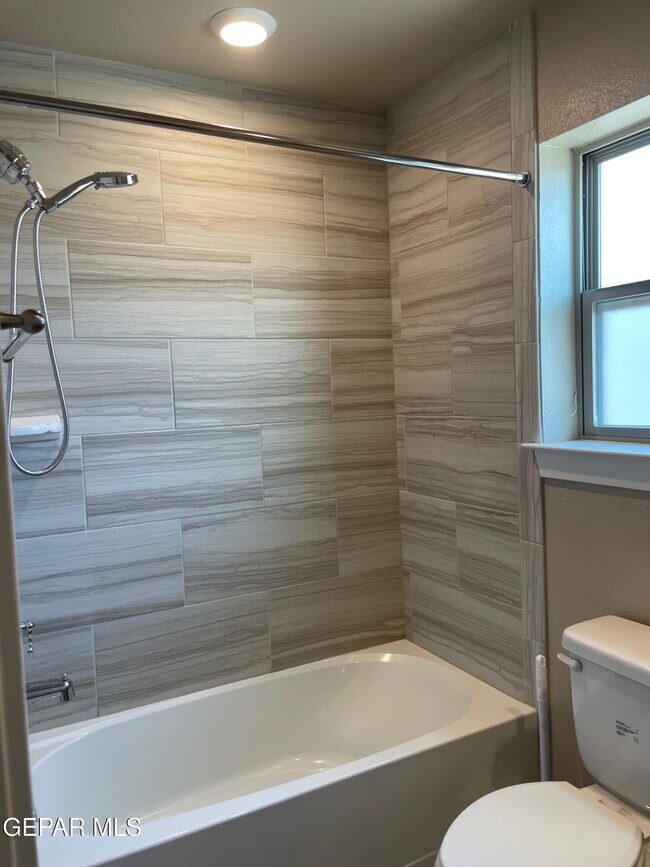 Building Photo - 15117 Design Ct