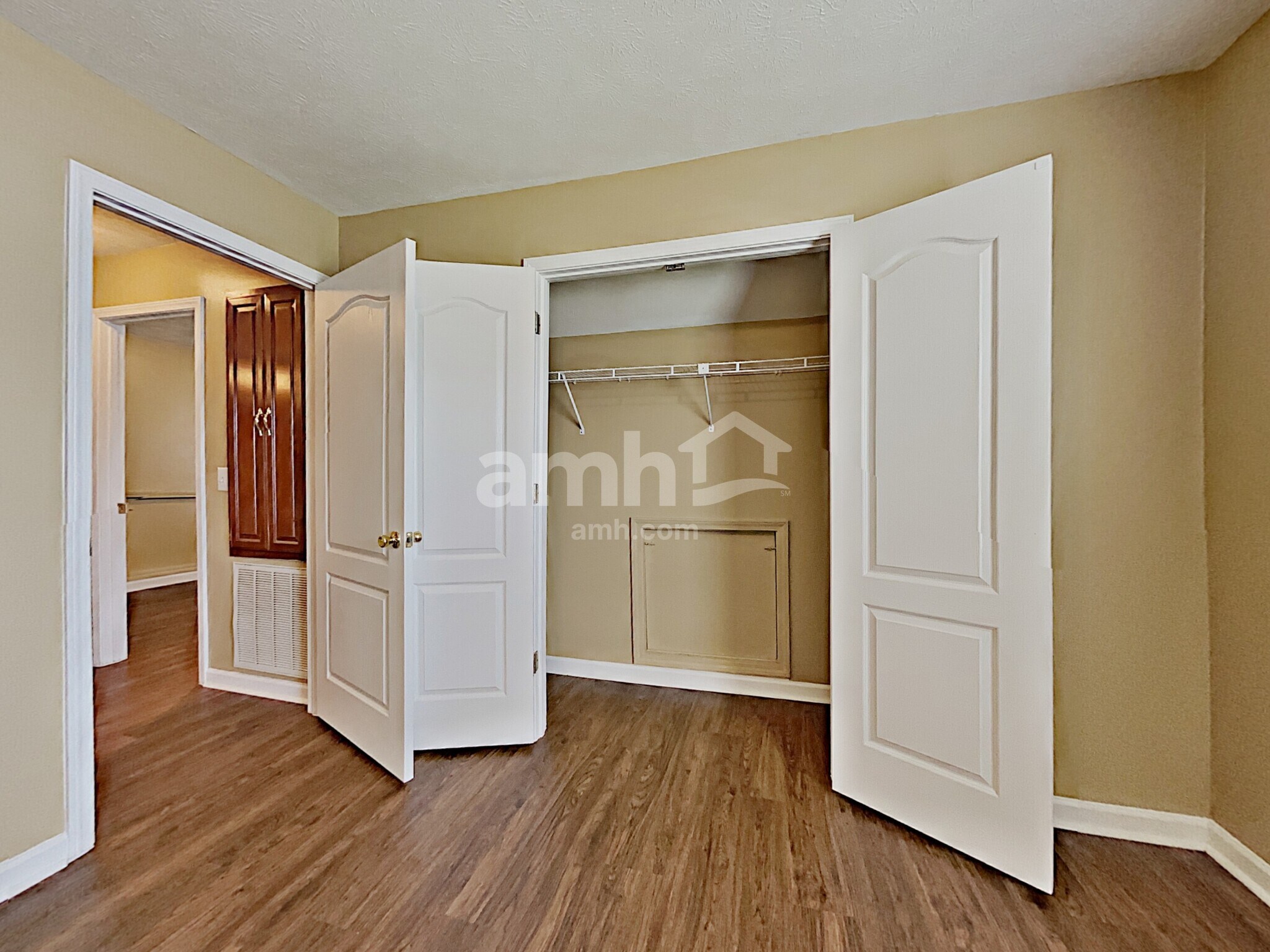 Building Photo - 1103 Bolton Dr