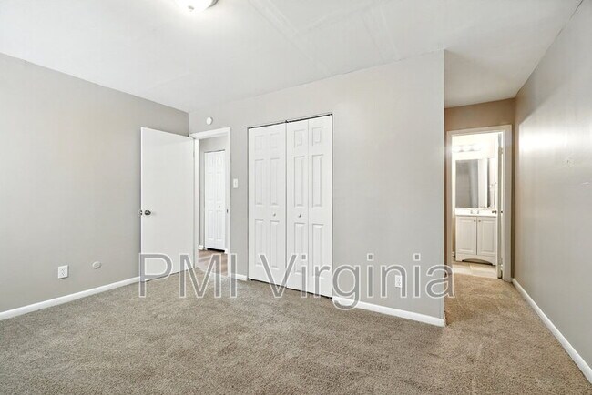 Building Photo - 1076 Dubose Dr