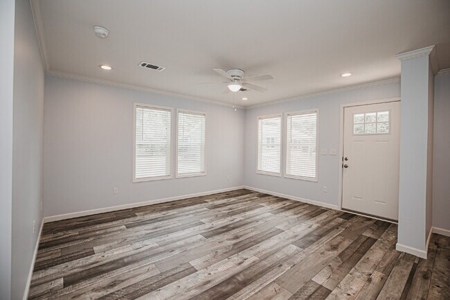 Building Photo - Inviting 3 bed, 2 bath Mount Pleasant rental