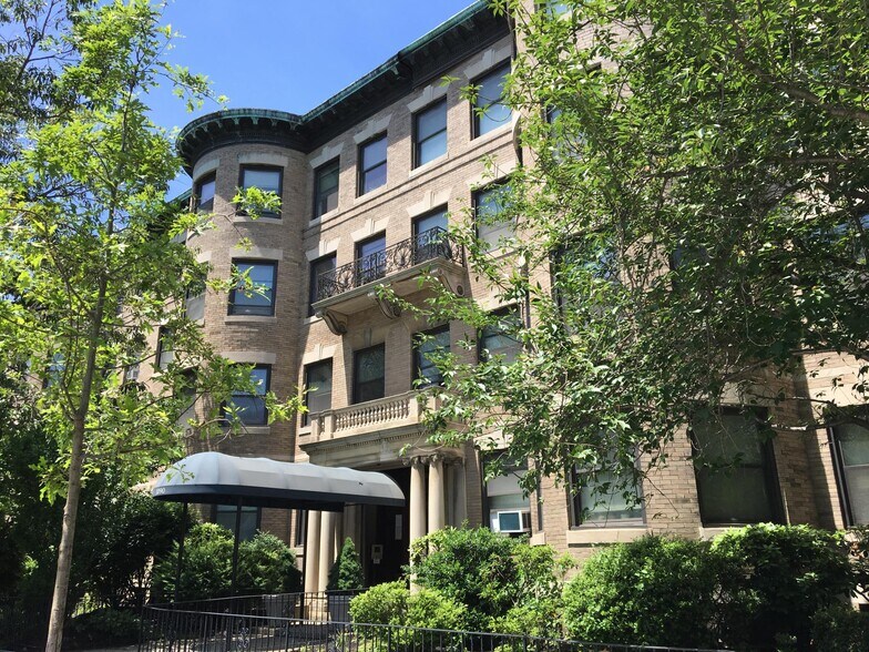 Building Photo - 1090 Beacon St