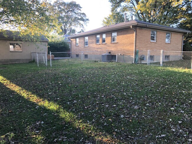 Building Photo - 7201 Gerber Ave