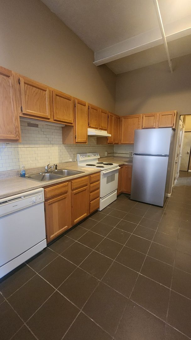 Building Photo - 1211 Howard St