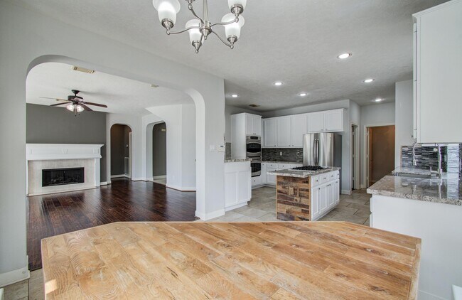 Building Photo - 1311 Hopkins Park Dr