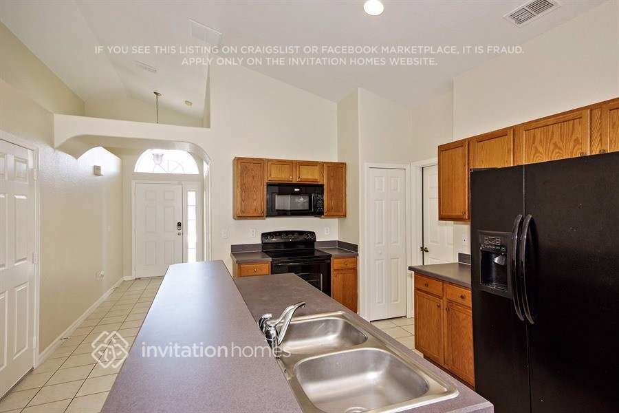 Building Photo - 102 Vine Dr