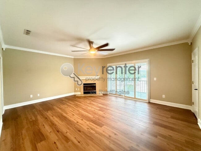 Building Photo - 3166 Waterfront Dr