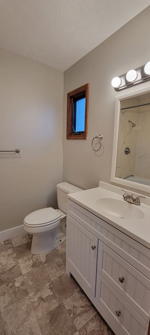 Building Photo - Dundee 4 bed 2 bath 3 car garage