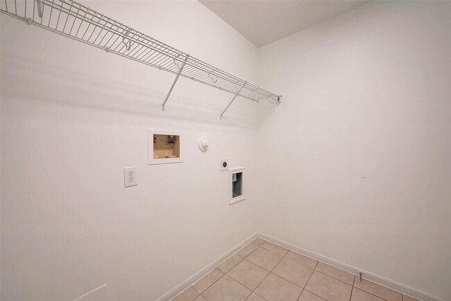 Building Photo - 1807 Hidden Breeze Dr