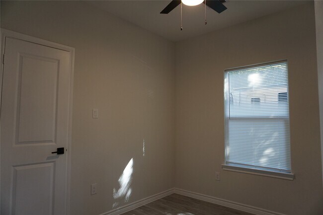 Building Photo - 9864 Arbor Oak