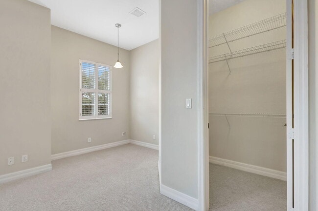 Building Photo - 575 Dakota Dr