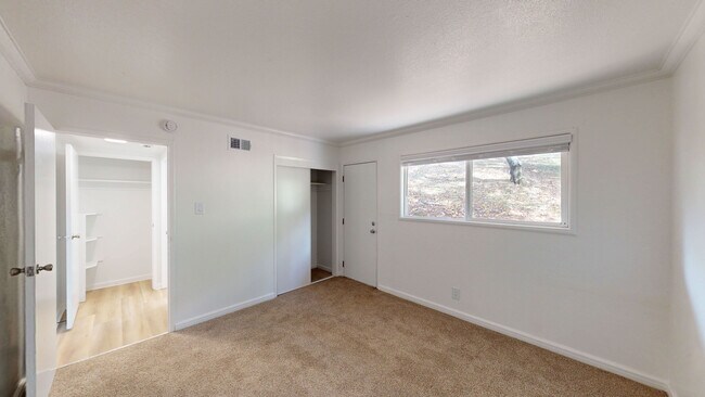 Building Photo - 7 Merrydale Rd