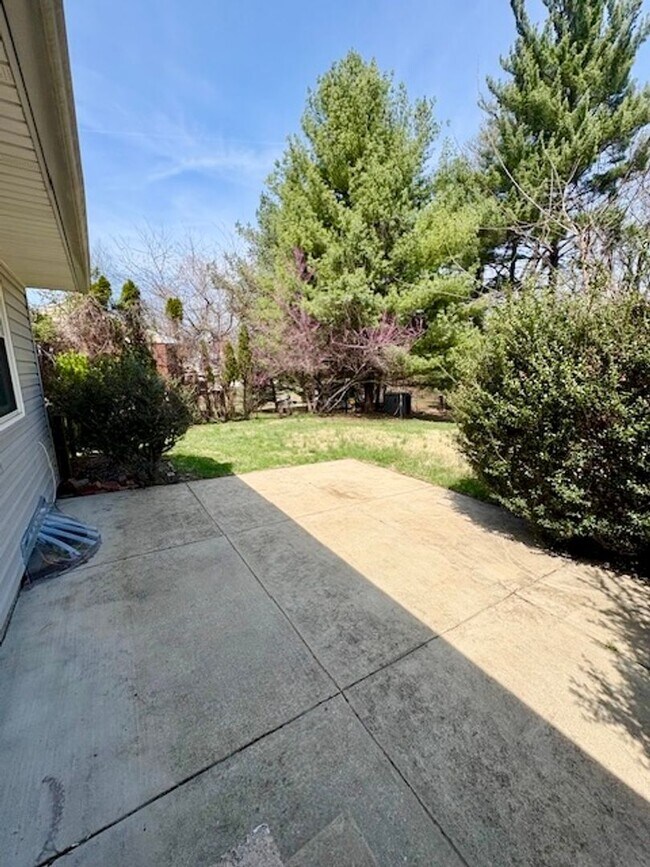 Building Photo - 6007 Crawford Dr