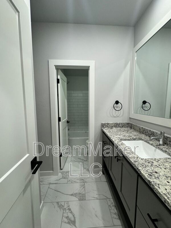 Building Photo - 736 Apple Blossom Wy