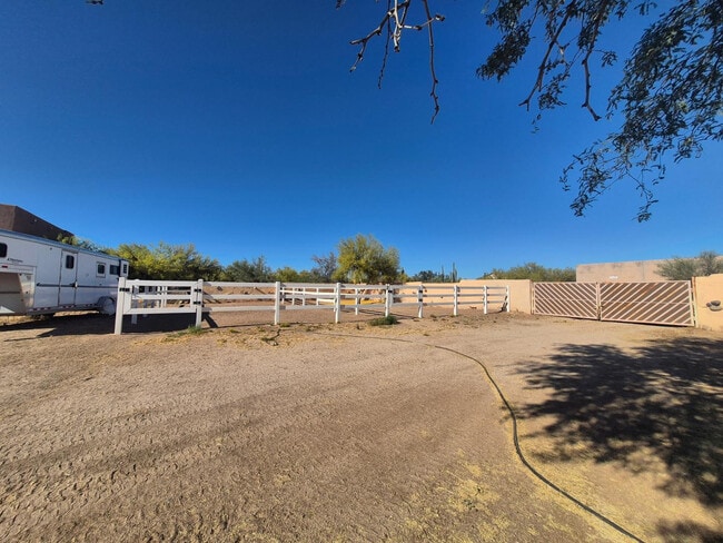 Building Photo - 6740 E Dixileta Dr