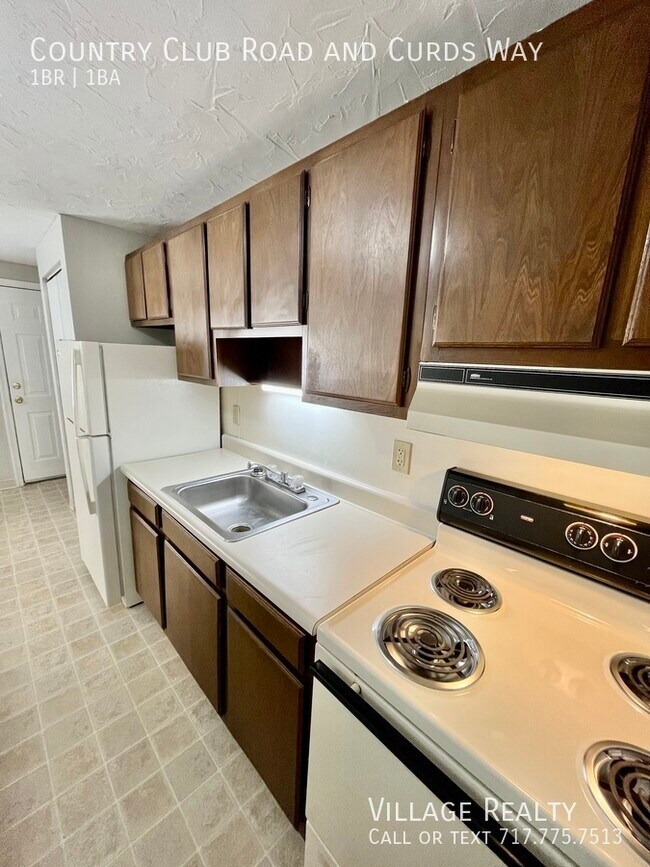 Building Photo - 613 Country Club Rd