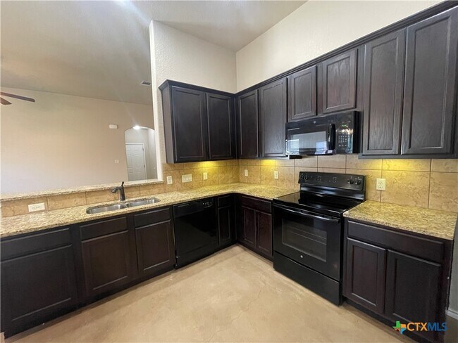 Building Photo - 758 Saengerhalle Rd