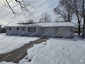 Building Photo - Three Bedroom Ranch w/ Oversized Garage