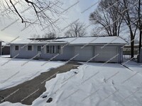 Building Photo - Three Bedroom Ranch w/ Oversized Garage