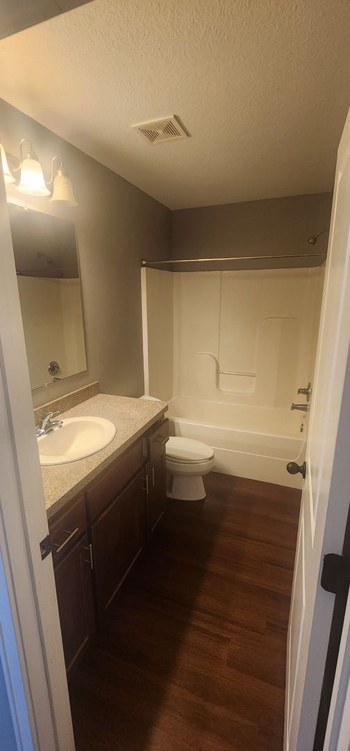 Building Photo - Beautiful 3 Bed Town Home for Rent