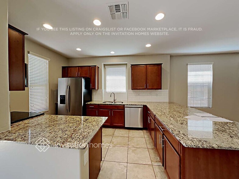 Building Photo - 1413 S Ponderosa Dr