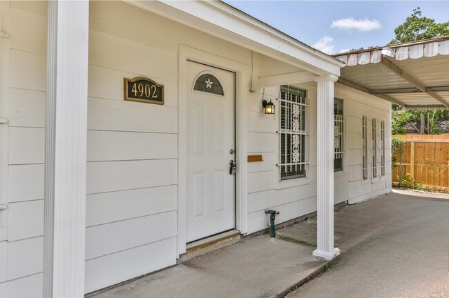 Building Photo - 4902 Pershing St