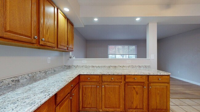 Building Photo - Elyria - updated 3 bed/1 bath townhouses for rent!