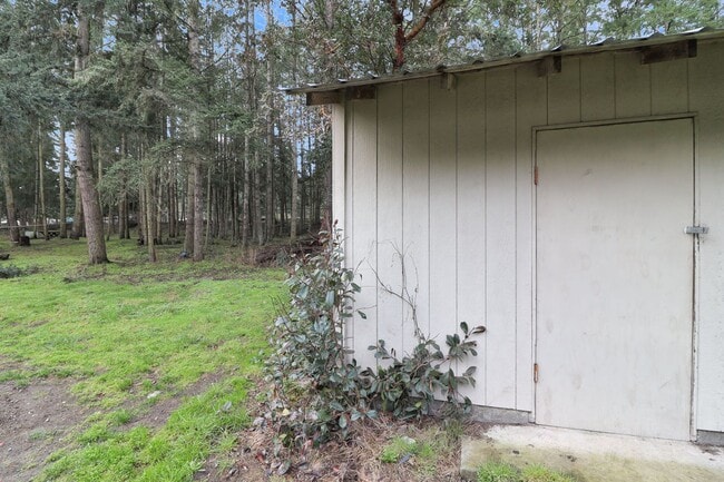 Building Photo - 2 Bed 1 Bath - Garage - Storage Shed - Pet Friendly - NAS Whidbey