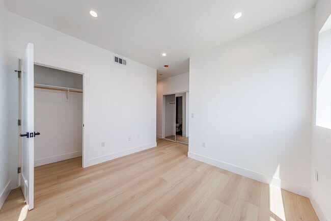 Building Photo - 1063 S Corning St