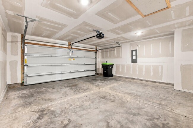Building Photo - 208 Jeff Waters Cir