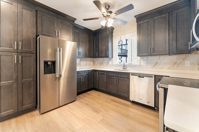 Building Photo - 27 Perrin St