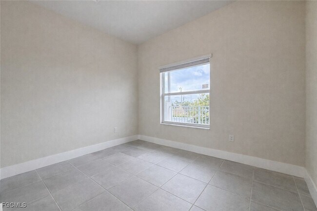 Building Photo - 3313 SW 8th Pl