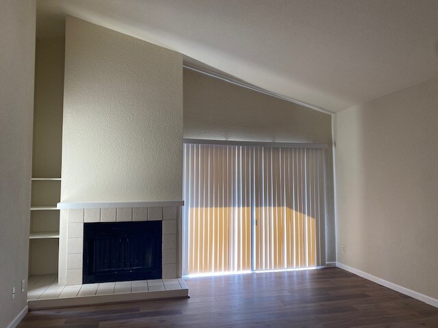 Building Photo - 1507 Woodlake Dr