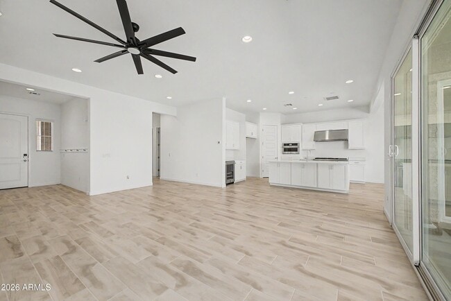 Building Photo - 7646 W Desert Spoon Dr
